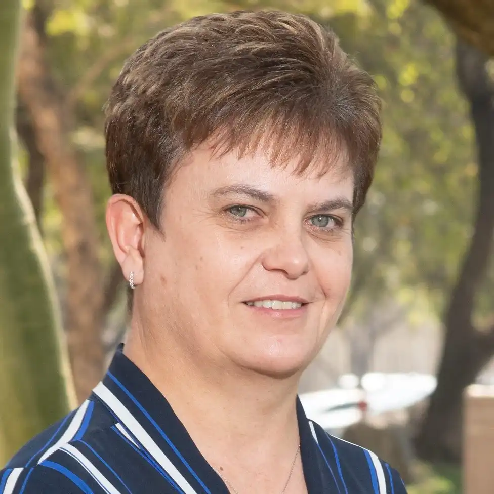 Prof Marinda Oosthuizen